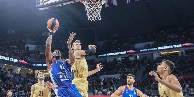 Anadolu Efes THY Avrupa Ligi'nde üçüncü galibiyetini aldı