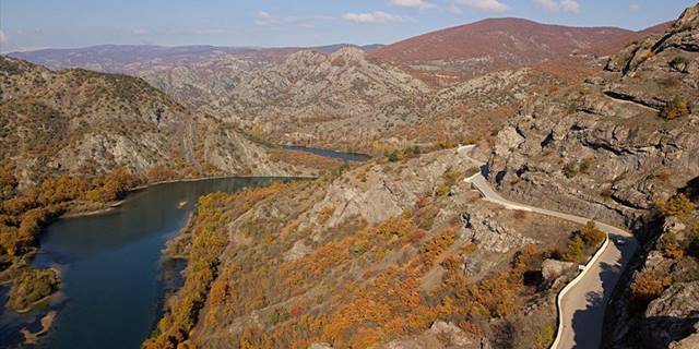 Harami Yaylası ziyaretçilerini sonbaharın renkleriyle karşılıyor