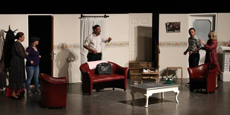 Mali müşavirler iş stresini sahnede atıyor