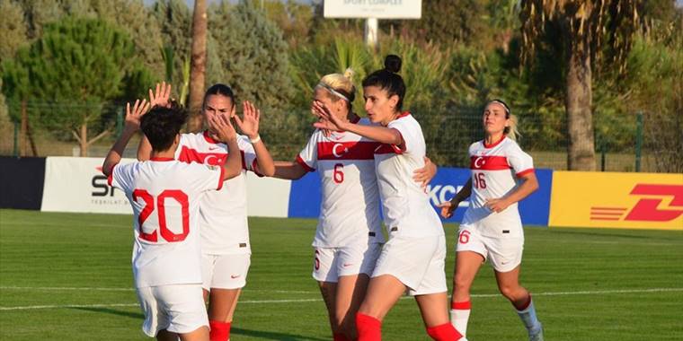 Türkiye'de kadın futbolu yatırım ve desteklerle gelişecek