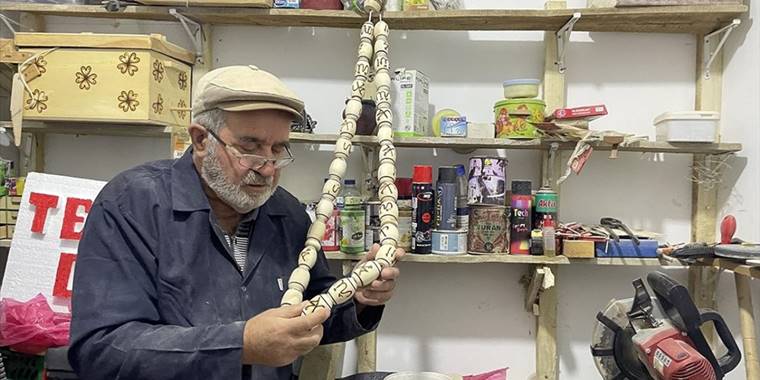 Ağaç dallarını dekoratif ürünlere dönüştürüyor