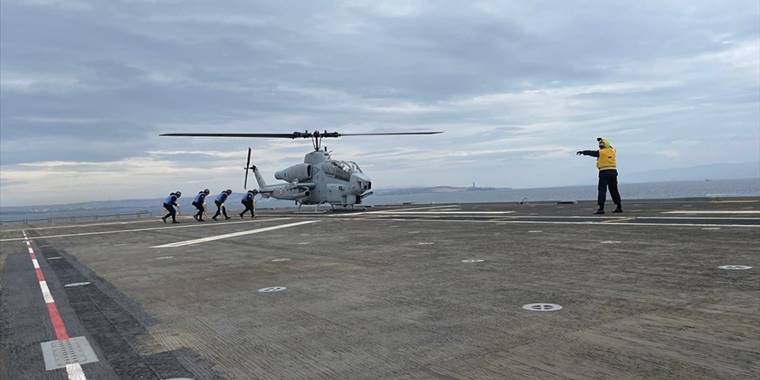 AH-1W Super Cobra ve SH-70 Sea Hawk helikopteri, LHD ANADOLU gemisine ilk inişi gerçekleştirdi