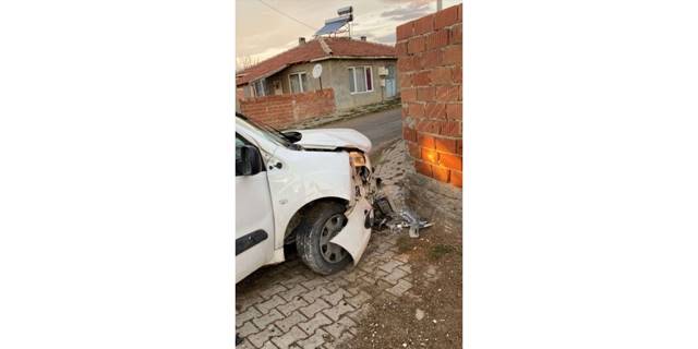 Eskişehir'de duvara çarpan hafif ticari aracın sürücüsü öldü