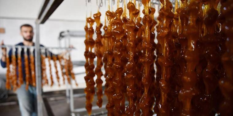 Gastronomi kenti Gaziantep'in üzümleri cevizli sucuğa dönüşüyor