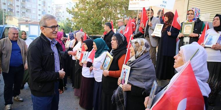 Demir'den Diyarbakır annelerine ziyaret