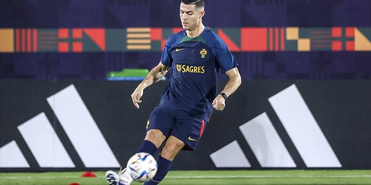 Ronaldo, gazetecilerden takım arkadaşlarına kendisini sormamalarını istedi