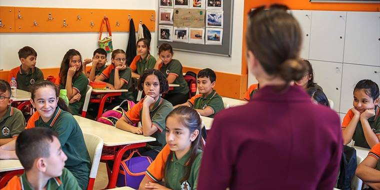 Türkiye'de 19 milyonu aşkın öğrencinin eğitimi için 1 milyon 200 bin öğretmen görev yapıyor