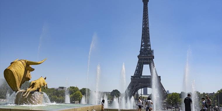 Fransa'da bu yıl kavurucu yaz sıcakları nedeniyle 2 bin 816 kişi yaşamını yitirdi