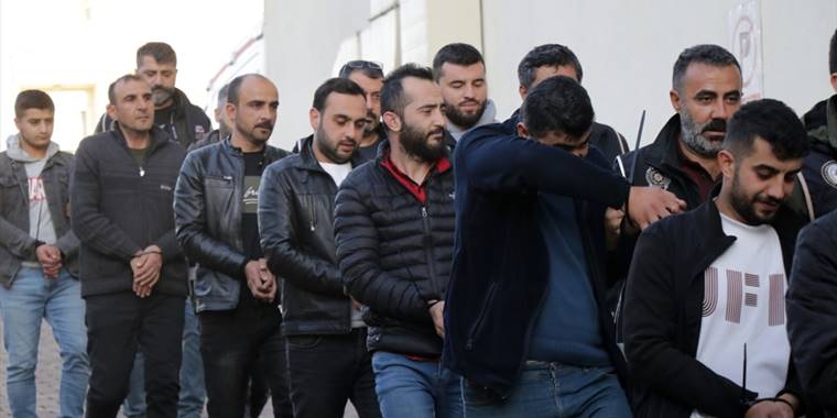 Kayseri merkezli kaçakçılık operasyonunda gözaltına alınan 9 şüpheli adliyede