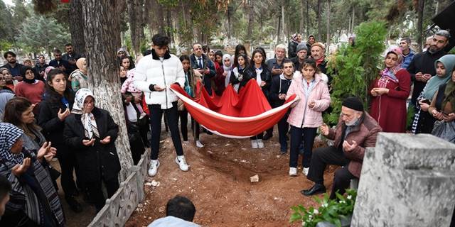 Öğretmenleri, YPG/PKK'lı teröristlerin saldırısında yaşamını yitiren Ayşenur öğretmeni anlattı