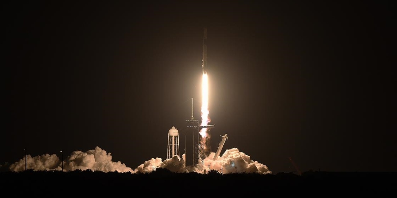 SpaceX Falcon 9 roketi ABD'deki Cape Canaveral Uzay İstasyonu'ndan uzaya fırlatıldı