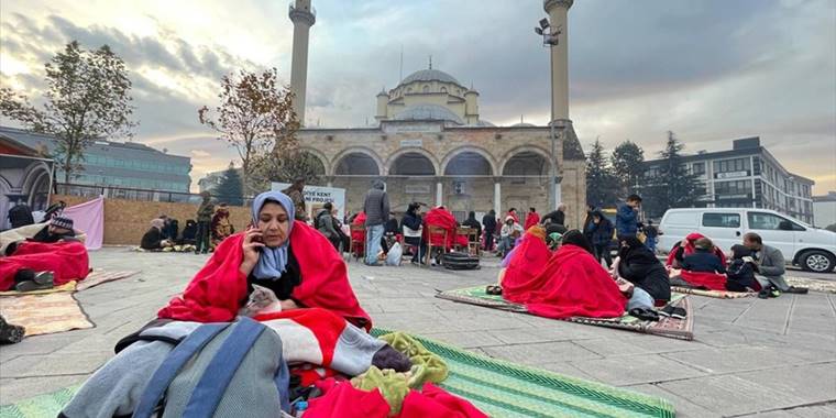 Düzce'nin Gölyaka ilçesinde 5,9 büyüklüğünde deprem