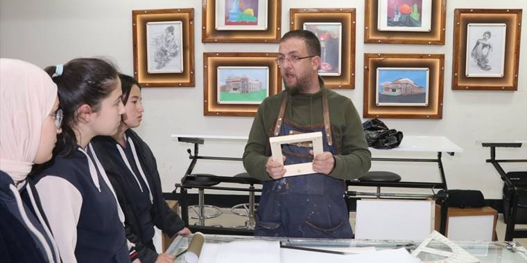 Mezun oldukları lisede öğretmenlik yapıyorlar