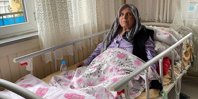 Köpeklerin saldırısına uğrayan kadının bacağı kesildi