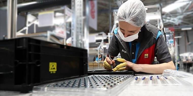 Çin'de iPhone fabrikasının işçileri, karantinayı ve ertelenen ödemeleri protesto etti