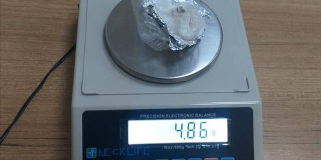 Kayseri'de bir kişi okul önünde uyuşturucuyla yakalandı