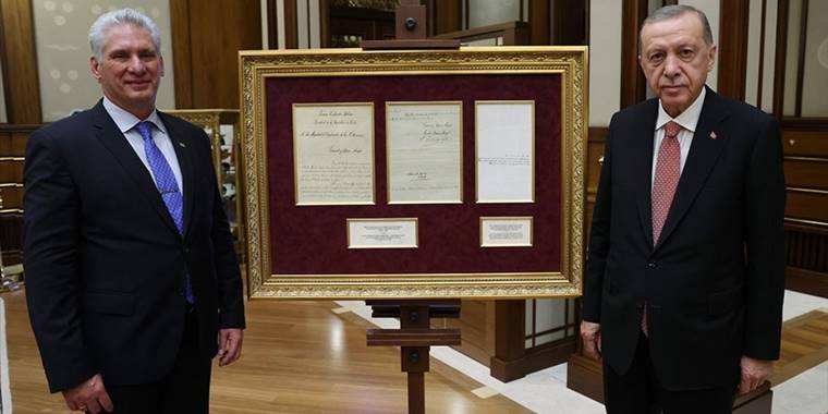 Cumhurbaşkanı Erdoğan'dan, Küba Devlet Başkanı Bermudez'e tarihi hediye