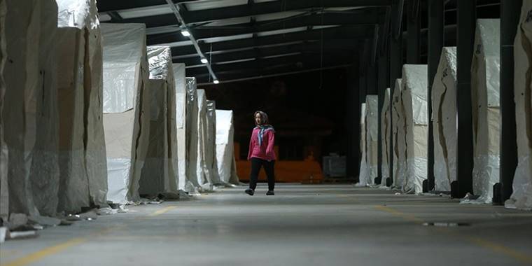 Düzce'de evlere giremeyen vatandaşlar geceyi çadırlarda geçirdi