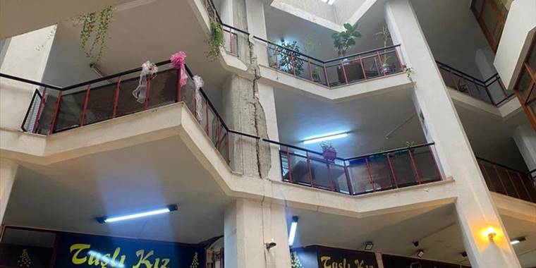 Düzce'de hasar gören bazı ev ve iş yerleri görüntülendi