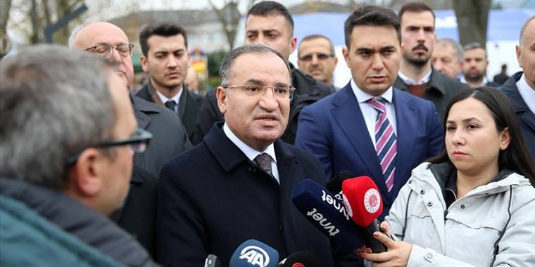 Adalet Bakanı Bozdağ, Gölyaka'da depremden etkilenen vatandaşlarla buluştu