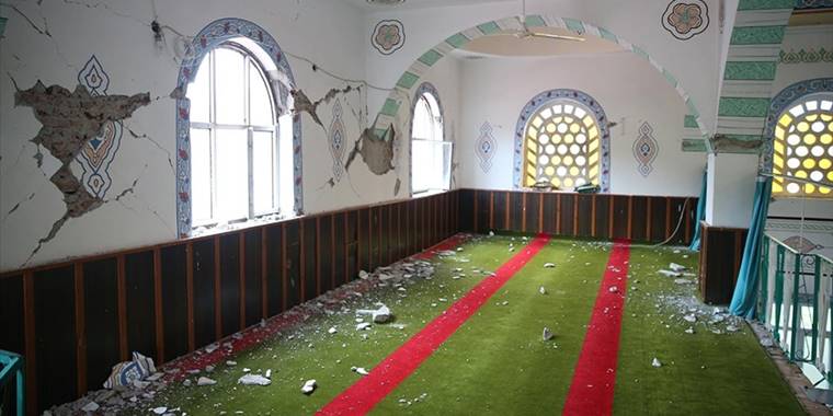 Düzce'de depremde hasar gören Sarıdere Köyü Camisi yıkılacak