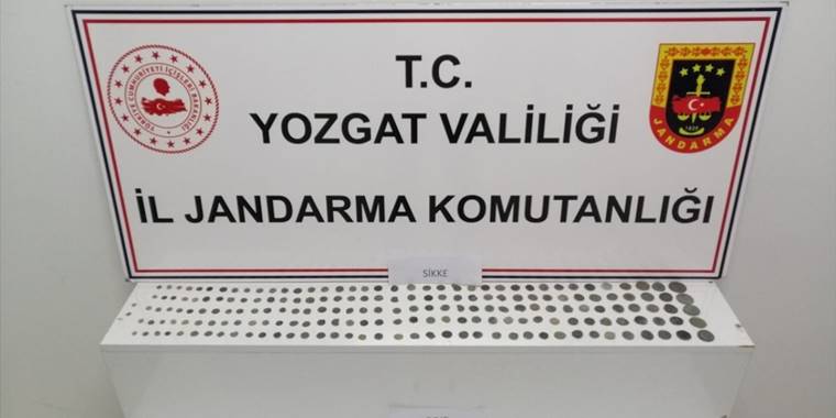 Yozgat'ta bir araçta 192 sikke ele geçirildi
