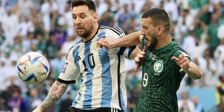 Arjantin, Dünya Kupası'nda ilk galibiyet için sahaya çıkıyor