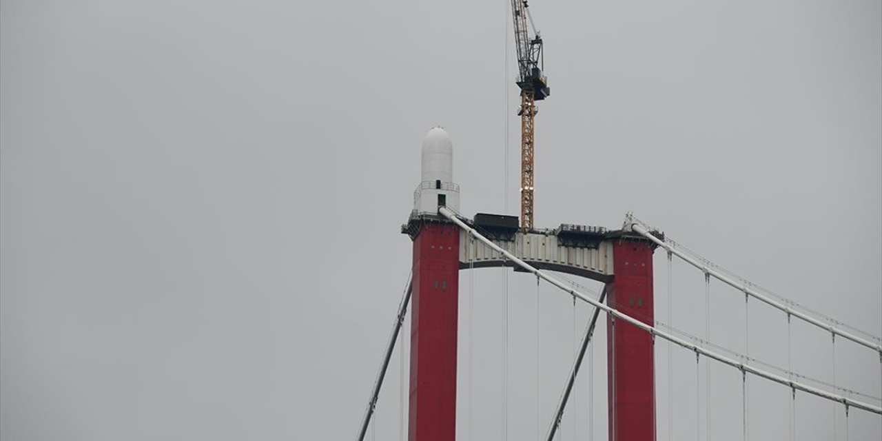 1915 Çanakkale Köprüsü'nün kulelerine top mermisi figürleri yerleştiriliyor