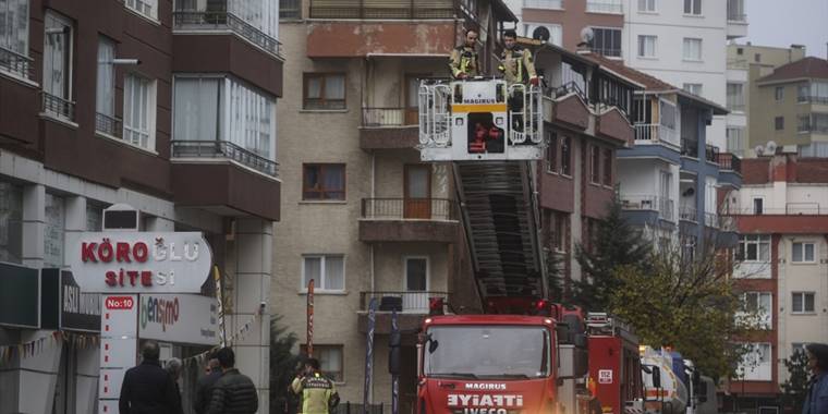 10 katlı binada çıkan yangında 5 kişi dumandan etkilendi