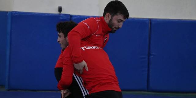 Milli güreşçiler Ahmet Duman ve Doğuş Ayazcı'nın hedefi 2024 Paris Olimpiyatları