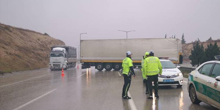 Kaza nedeniyle TAG Otoyolu'nda kontrollü sağlanan ulaşım normale döndü