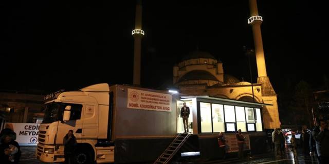 Depremzedelerin soruları mobil iletişim araçlarında uzmanlarca yanıtlanıyor