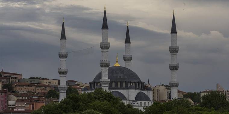 Cuma hutbesinde sokak hayvanlarının "başıboş bırakılmaması" çağrısı yapıldı