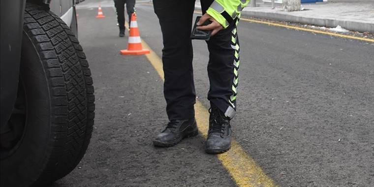 Emniyetten sürücülere "kış lastiği" uyarısı