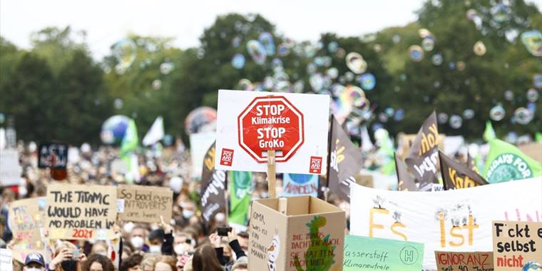 İsveç'te çevre aktivistleri, iklim politikaları nedeniyle devlet hakkında suç duyurusunda bulundu