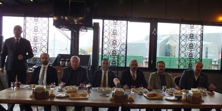 MHP Sivas Milletvekili Ahmet Özyürek muhtarlarla bir araya geldi