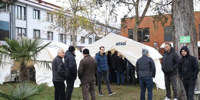 Gölyaka'da 800'ün üzerinde depremzede 243 çadırda konaklamayı sürdürüyor