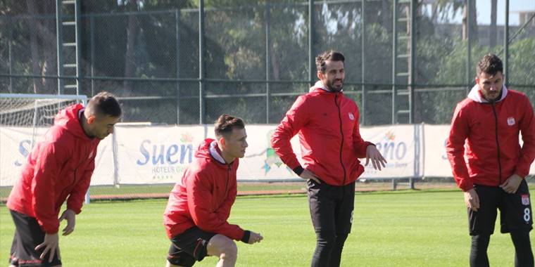 Demir Grup Sivasspor, Antalya'da kampa girdi