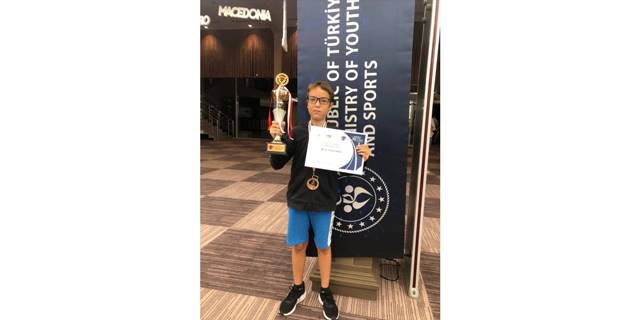 Gökkuşağı Koleji'ne "Avrupa Gençler Satranç Şampiyonası"nda bronz madalya