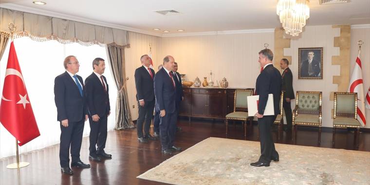 Türkiye'nin Lefkoşa Büyükelçisi Feyzioğlu, KKTC Cumhurbaşkanı Tatar'a güven mektubunu sundu
