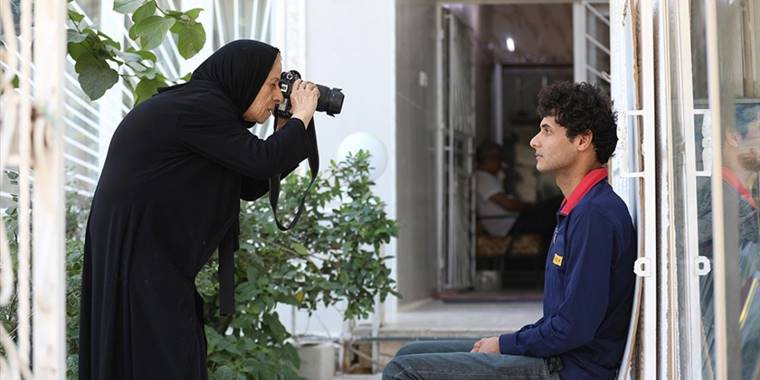Iraklı kadın fotoğraf sanatçısı ilerlemiş yaşına rağmen mesleğini 'aşkla' sürdürüyor