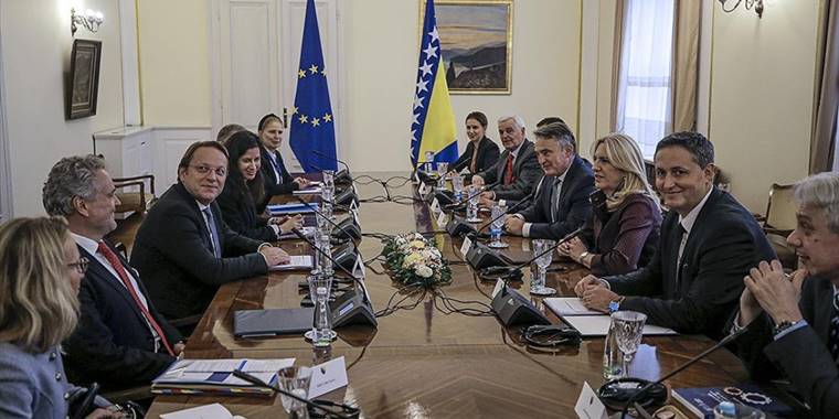 AB Komisyonunun genişlemeden sorumlu üyesi Varhelyi: Bosna Hersek'in AB yolu açık