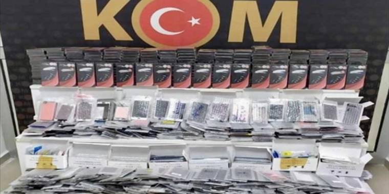 Kırşehir'de kaçak telefon aksesuarı operasyonu