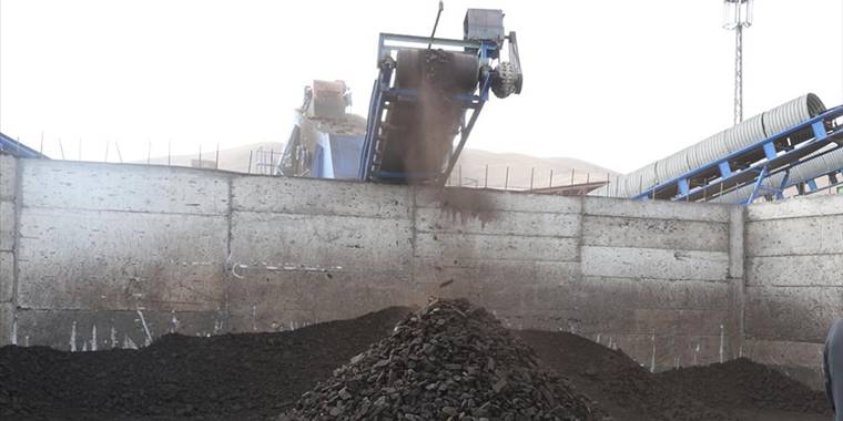 Van'ın Gürpınar ilçesinden çıkarılan kömür birçok kente gönderilecek