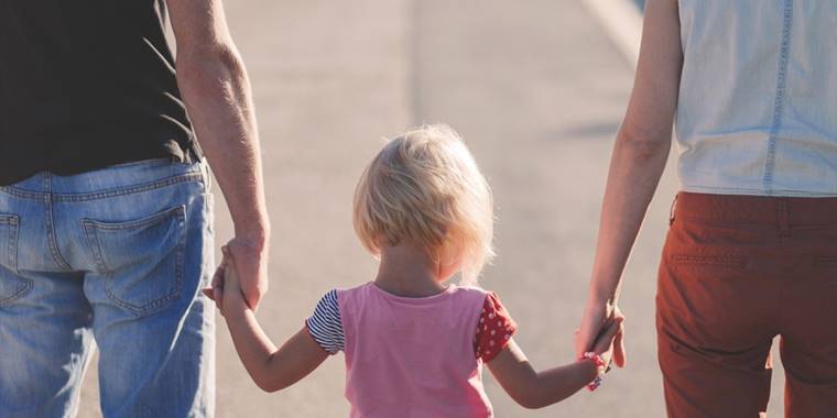 Hollanda'da kamunun hatası nedeniyle 2090 çocuk ailelerinden alındı