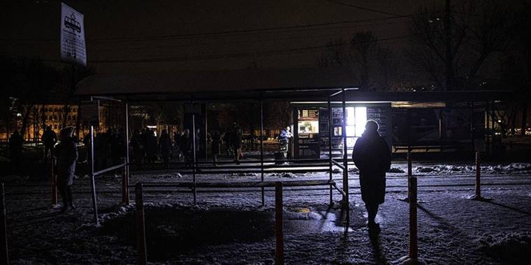 Rus saldırılarından dolayı altyapısı hasar gören Kiev'de elektrik kesintileri kısmen sürüyor