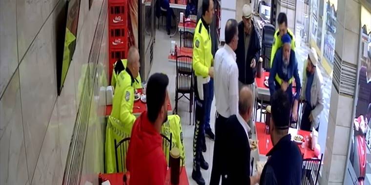 Çorum'da nefes borusuna yemek kaçan kişi polisin Heimlich manevrasıyla kurtarıldı