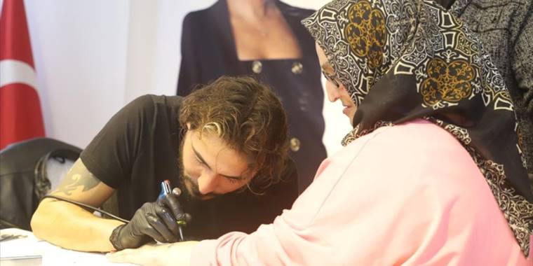 Kırıkkale'de alzaymır hastaları ve engellilere "sevgi izi" dövmesi yapıldı