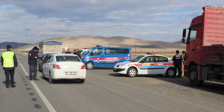 Yunak'ta kış lastiği denetimi yapıldı