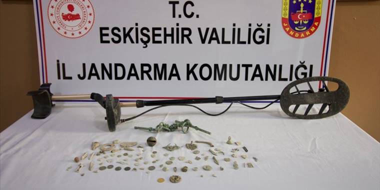 Eskişehir'de evinde kaçak kazı yaptığı öne sürülen şüpheli yakalandı